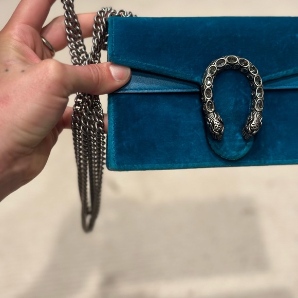 Teal velvet Gucci Dionysus purse. Missing one stone. Good condition - Picture 5 of 7